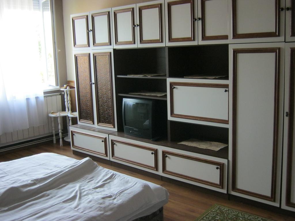 Kitti Apartman Balatonboglár الغرفة الصورة